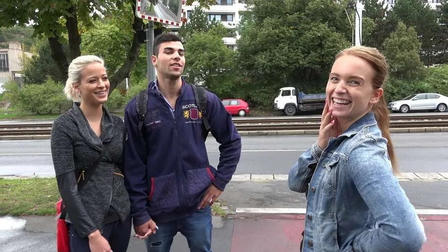 Evli asyalıyı sikten sonra döllerini kadının kocasına yutturdu