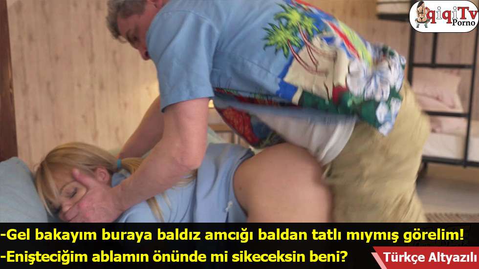 Annemin seksi arkadaşıyla konuşurken gözüm memelerine kaydı Anladı
